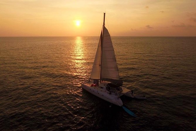 Phuket Catamaran Cruise: Coral Island with Dinner and Sunset